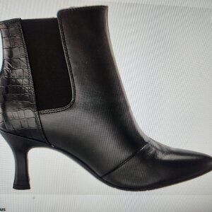 Clarks Black Leather "Kataleyna Glow" Heeled Booties. NIB. Size 8